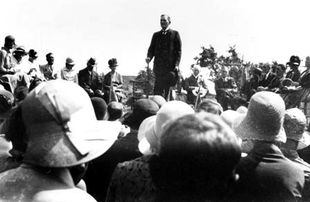 Speech being given to W.I. members in the 1920s by the Lord of Bath. The Women’s Institute had been an important feature of life in Somerset villages since its inception in 1915.