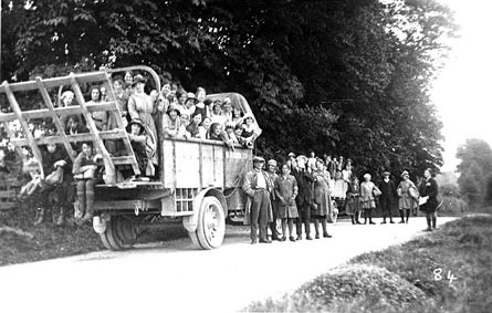 Flax picking near Illminster during the First World War.